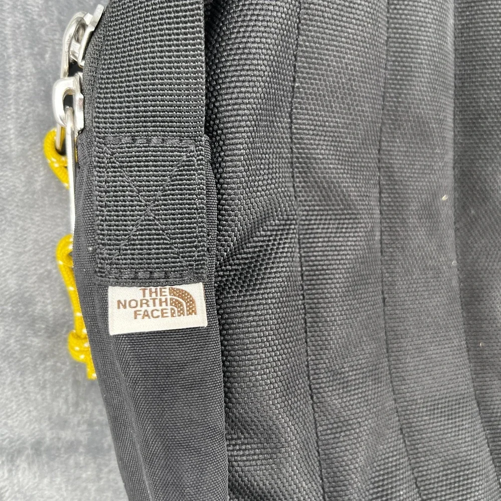 THE NORTH FACE Berkeley Field Shoulder Bag Sling Nylon Crossbody Zip Pouch